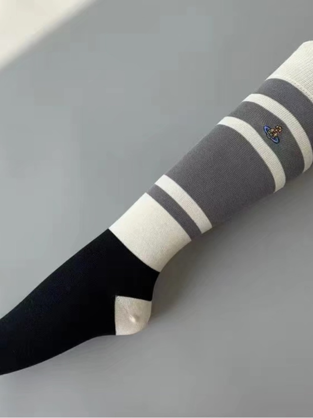 Vivienne Westwood ivory x grey stripes long socks - Picture 2 of 7